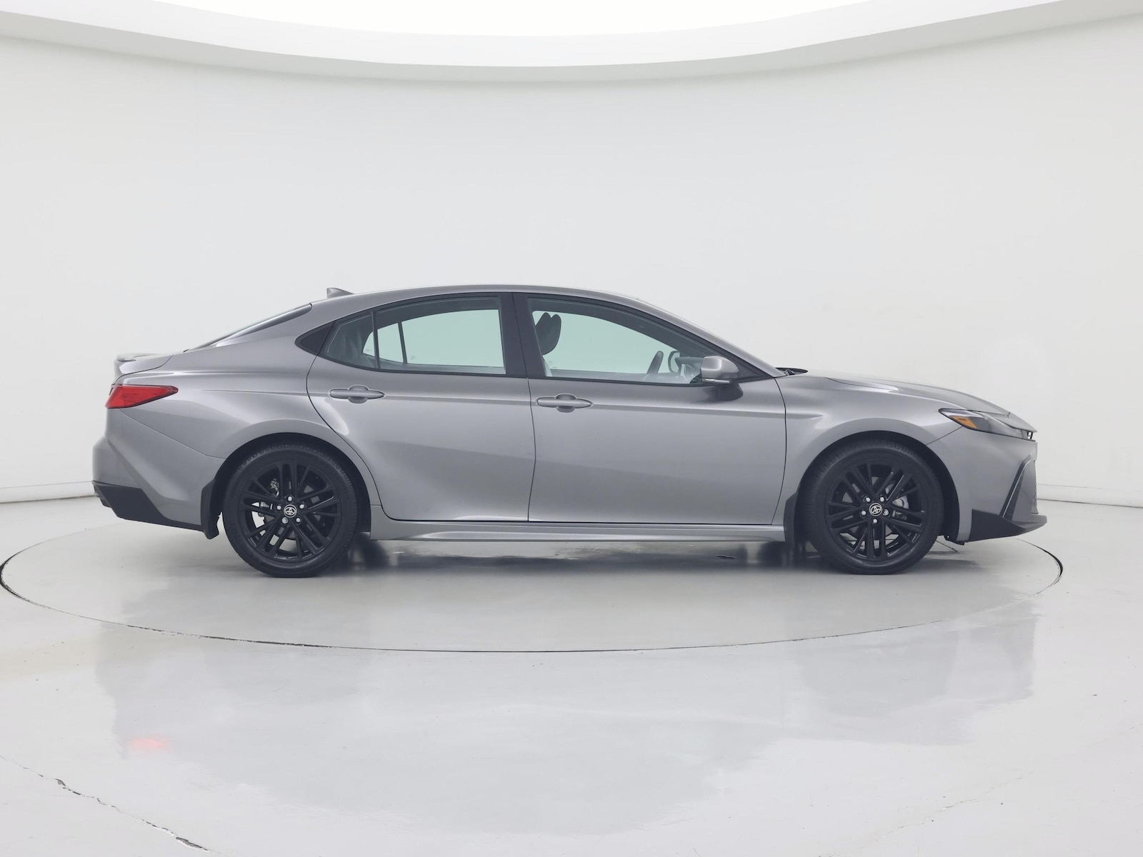 2025 Toyota Camry SE - Photo 8