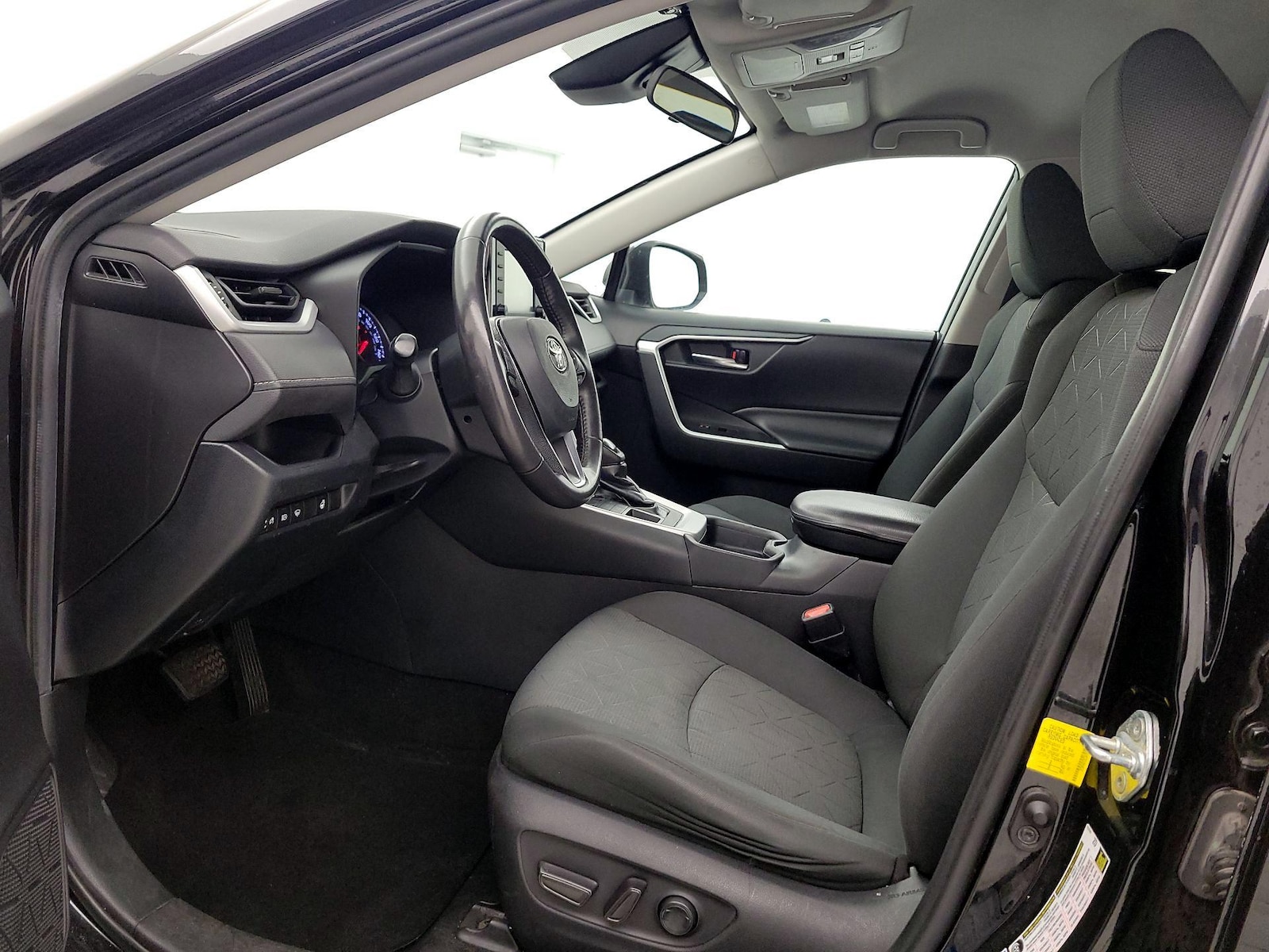 2020 Toyota RAV4 XLE - Photo 12