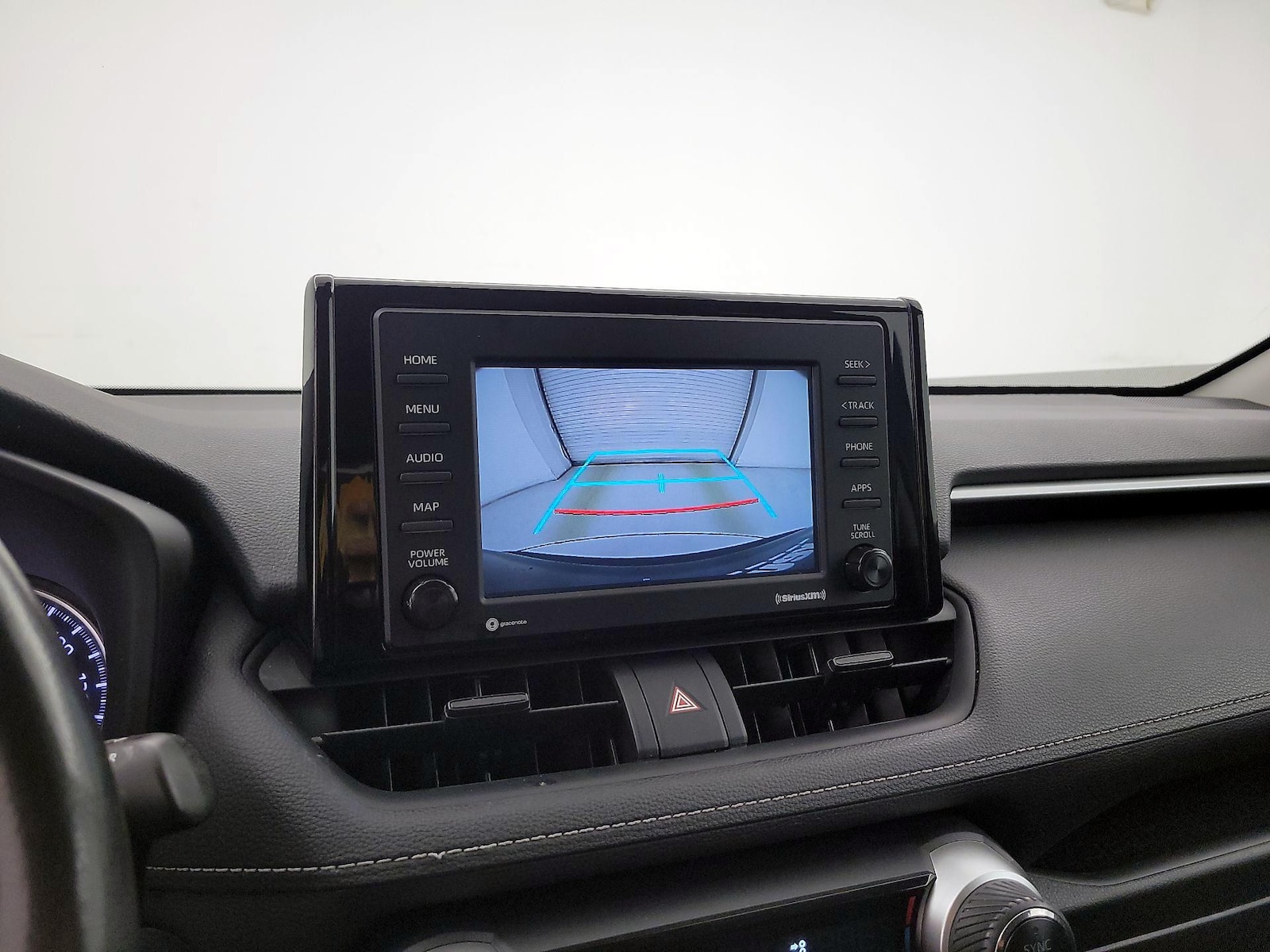 2020 Toyota RAV4 XLE - Photo 16