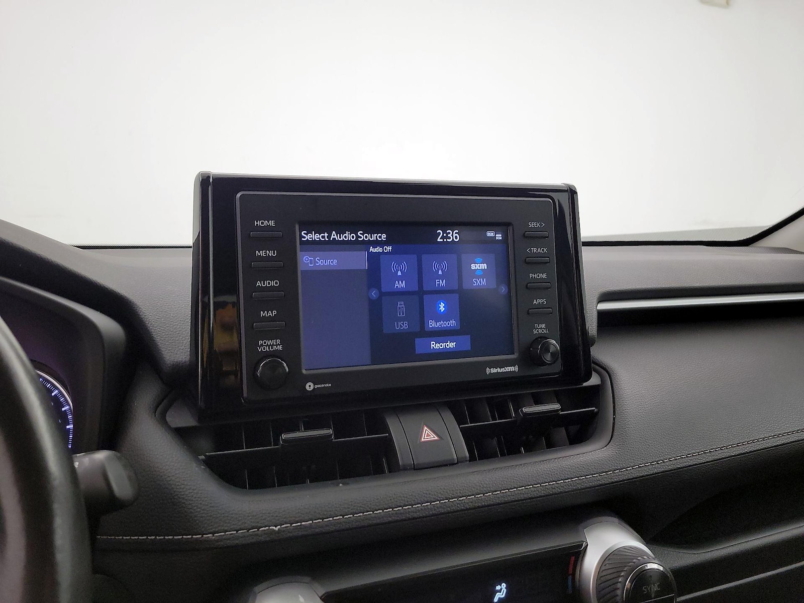 2020 Toyota RAV4 XLE - Photo 17