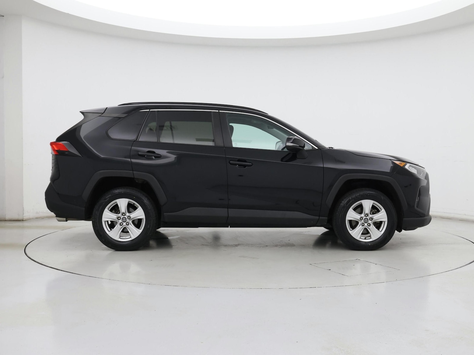 2020 Toyota RAV4 XLE - Photo 8