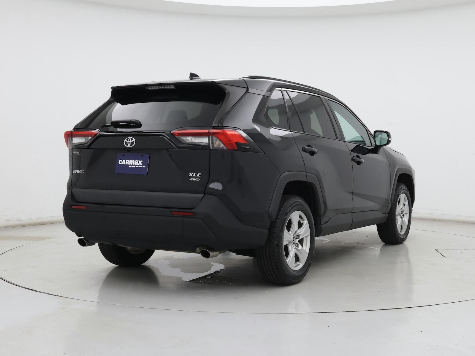 2020 Toyota RAV4 XLE - Photo 9