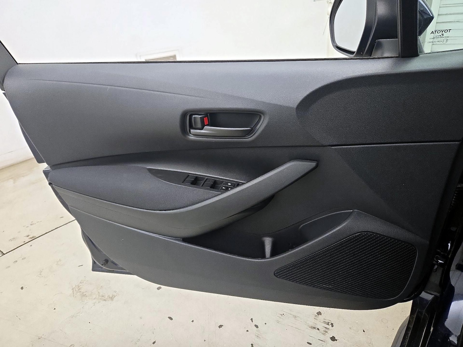 2024 Toyota Corolla LE - Photo 13