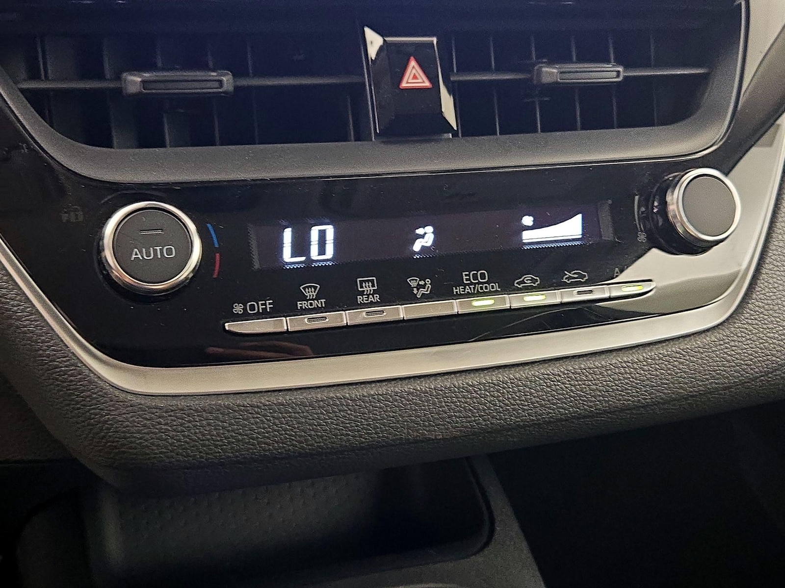 2024 Toyota Corolla LE - Photo 17