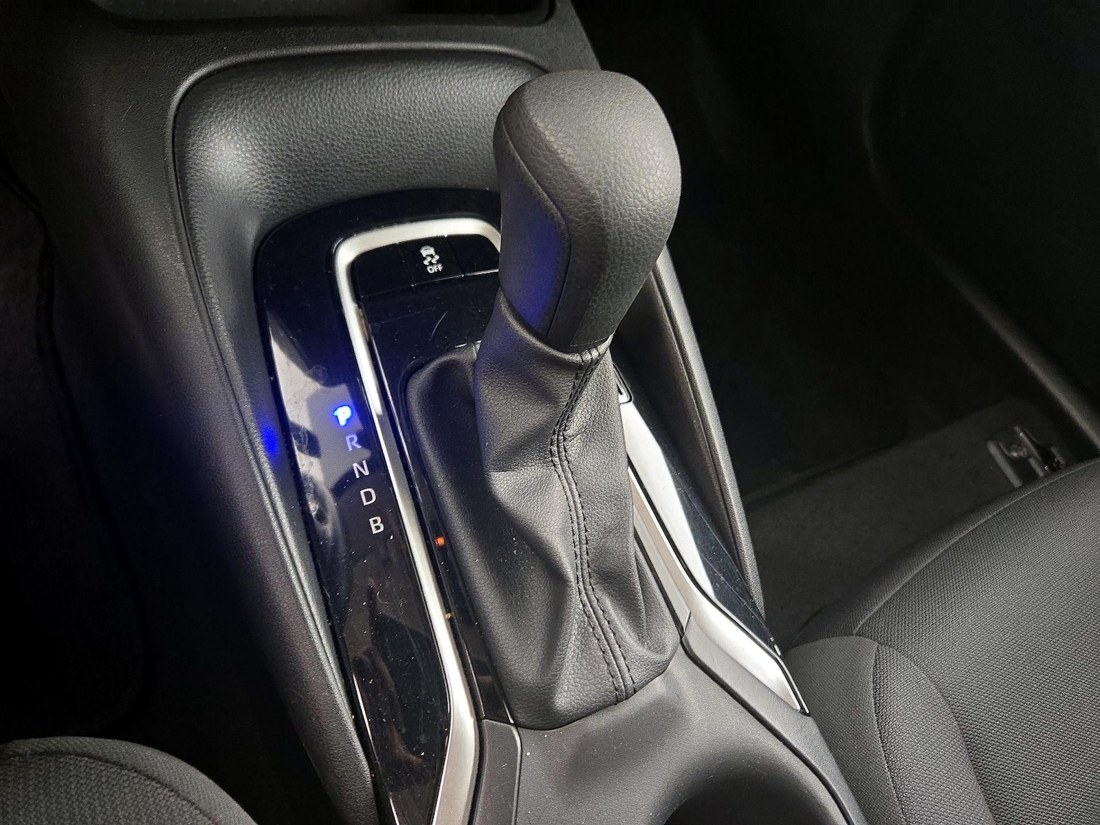 2024 Toyota Corolla LE - Photo 18