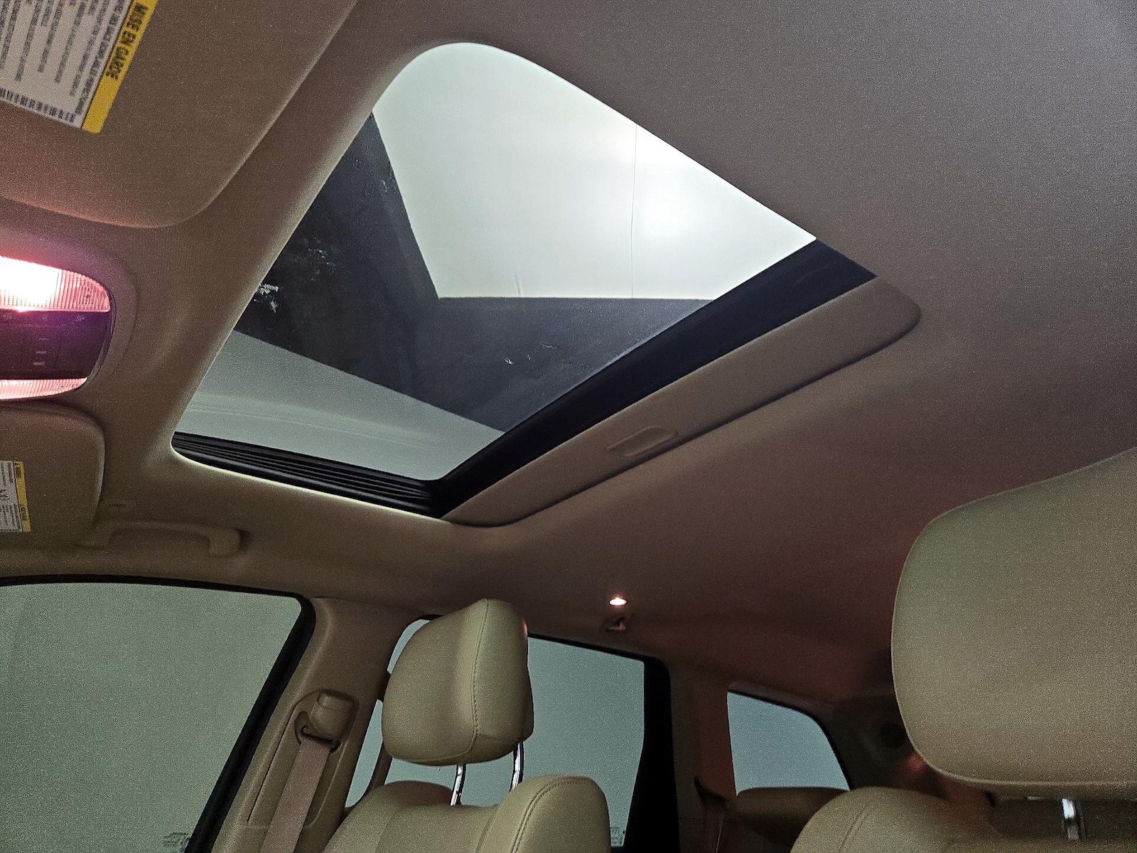 Sunroof(s) & Overhead Airbags