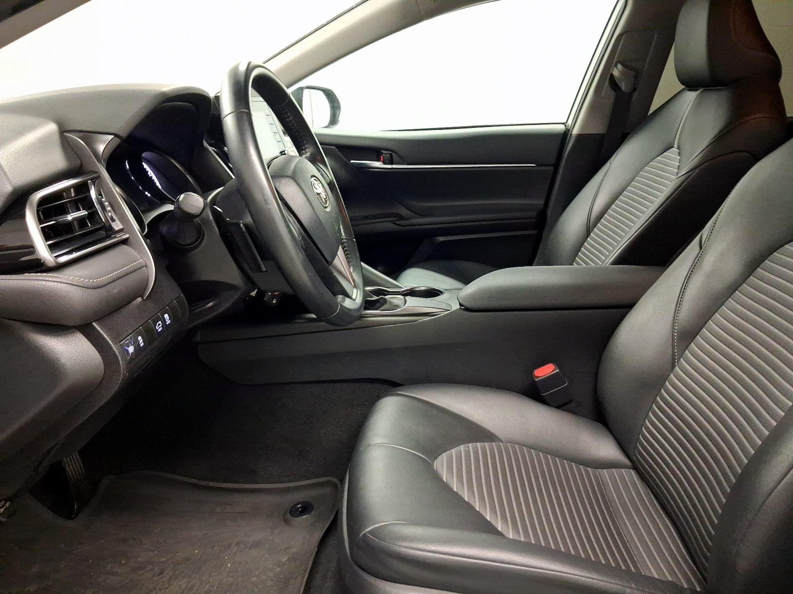 2021 Toyota Camry SE - Photo 12