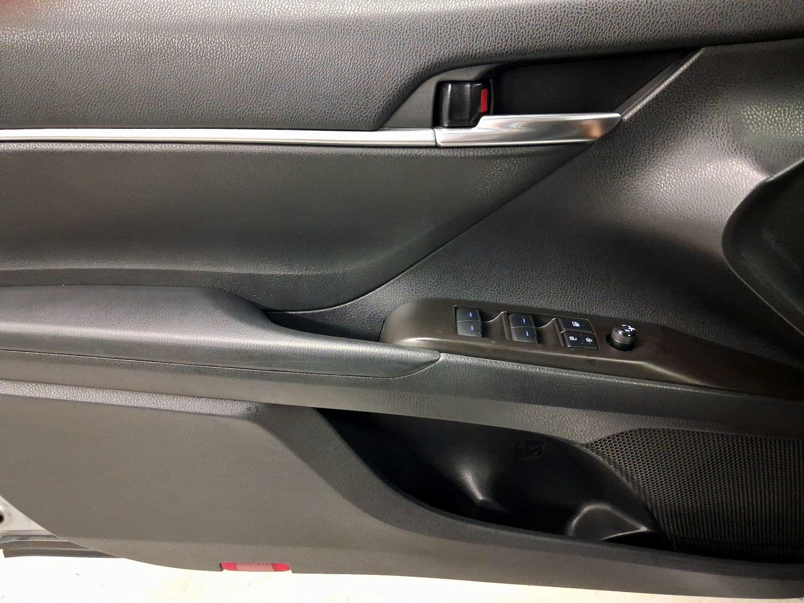 2021 Toyota Camry SE - Photo 13