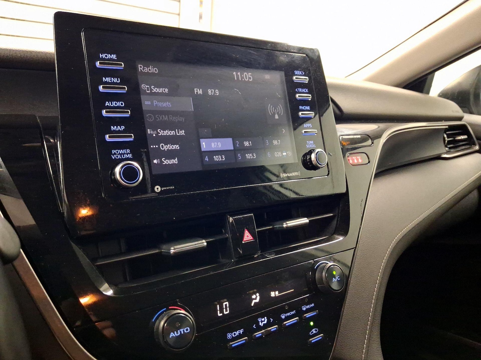 2021 Toyota Camry SE - Photo 14