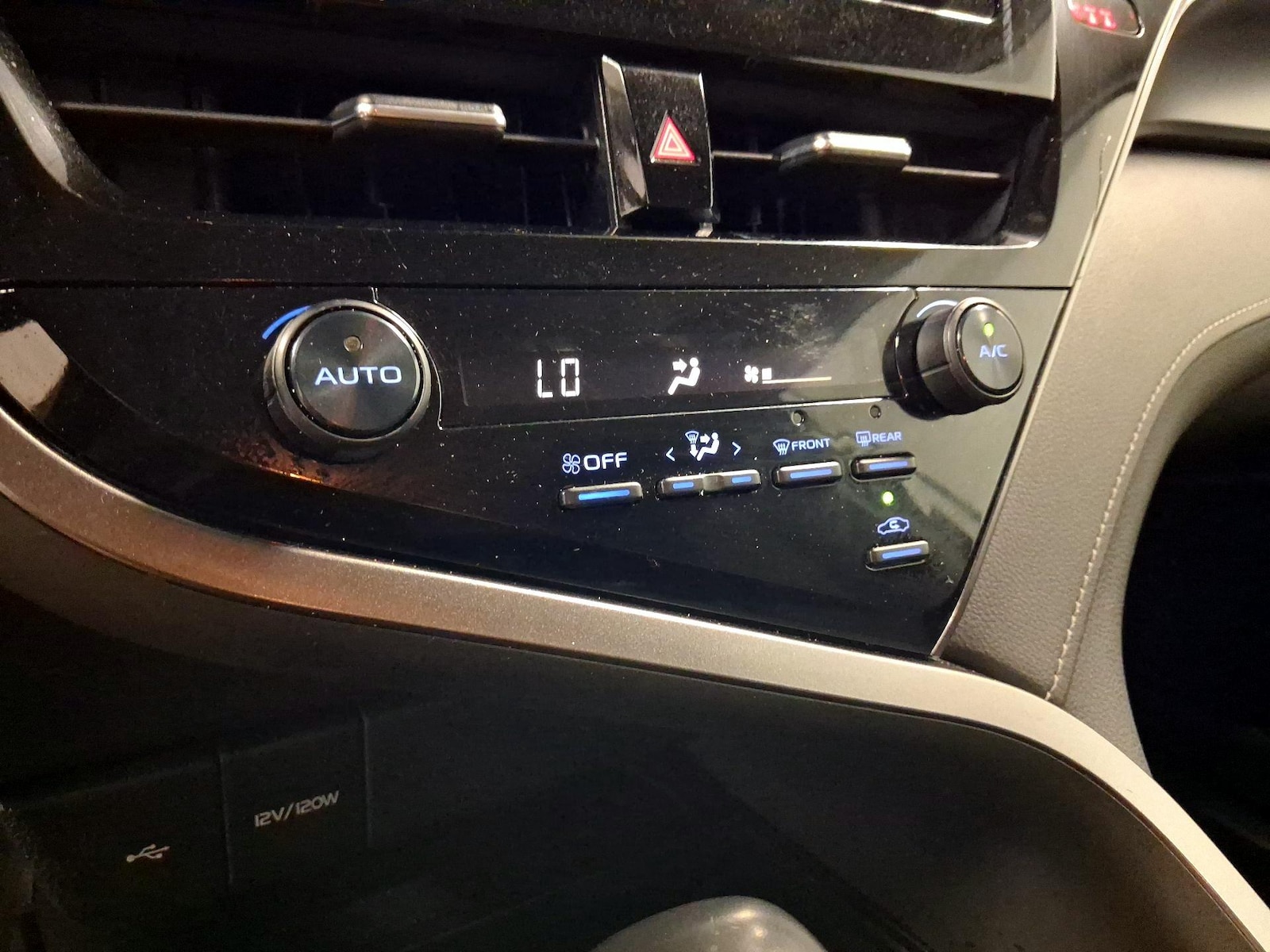 2021 Toyota Camry SE - Photo 15