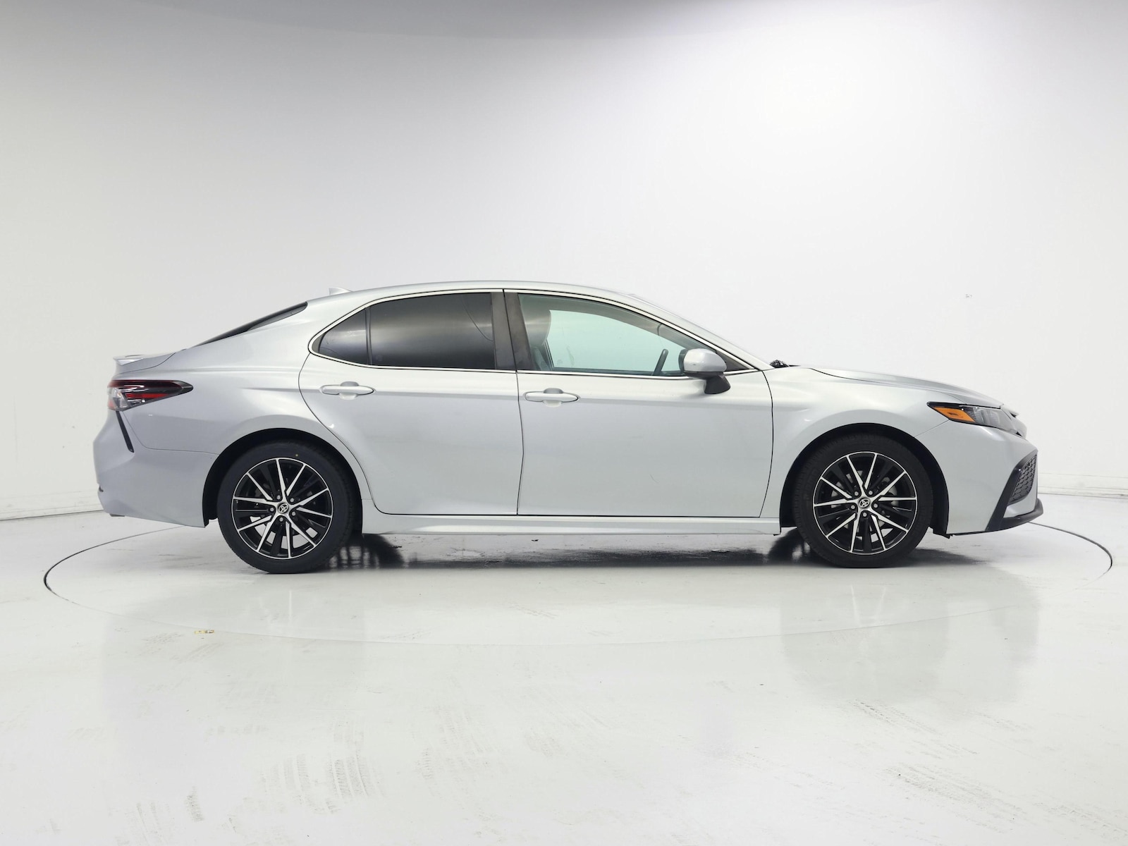2021 Toyota Camry SE - Photo 8