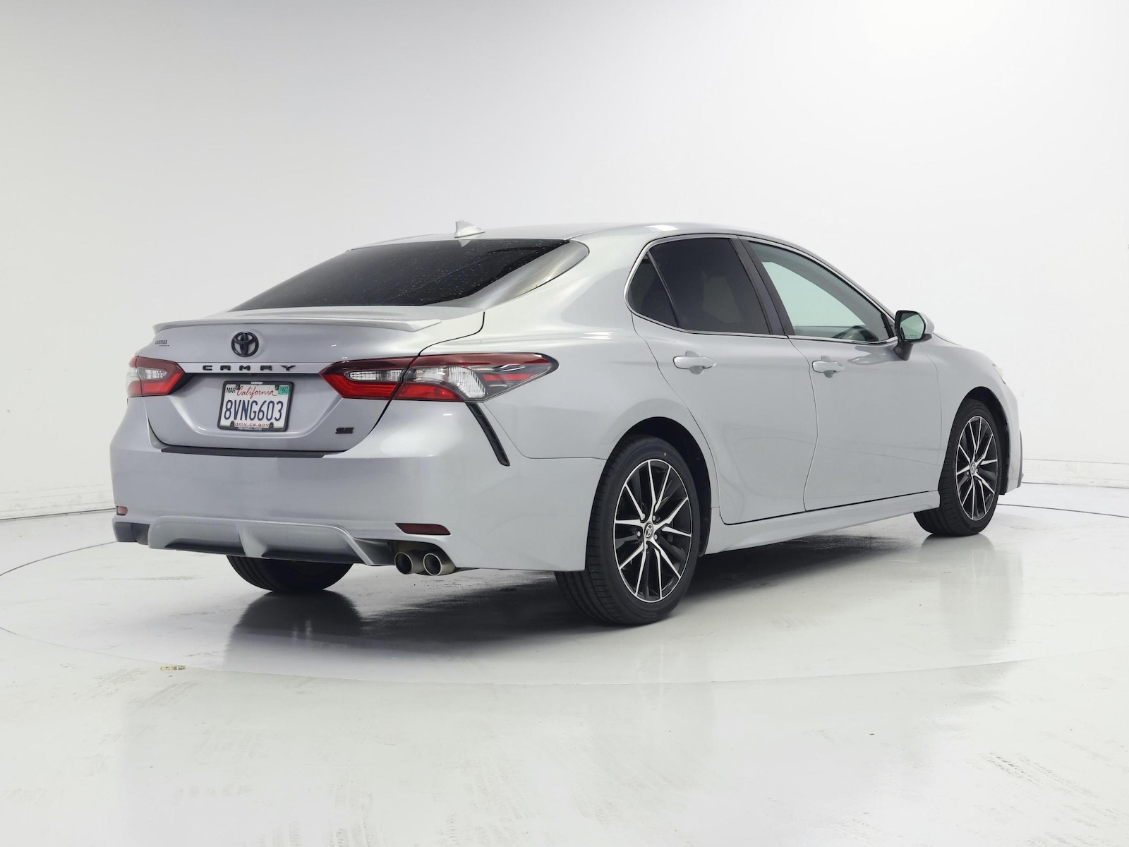 2021 Toyota Camry SE - Photo 9