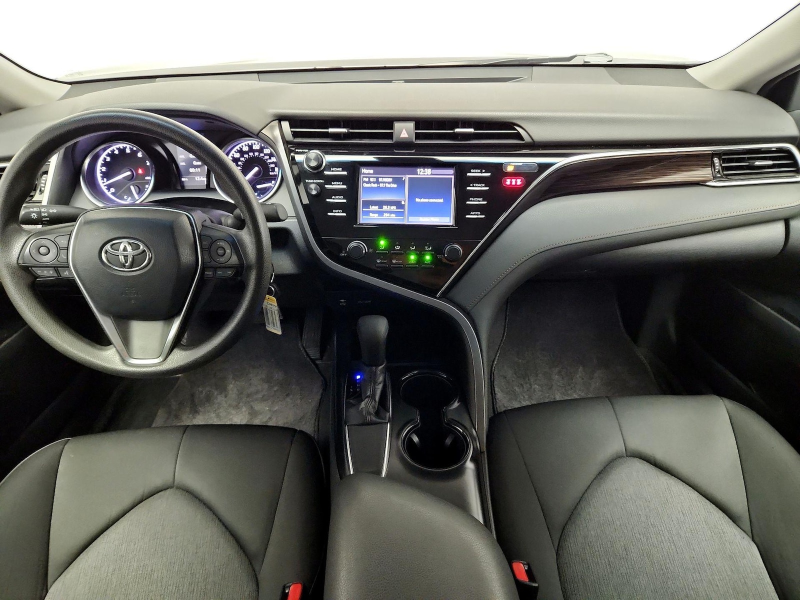 2018 Toyota Camry LE - Photo 10