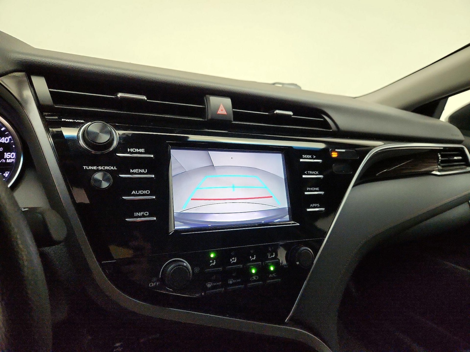 2018 Toyota Camry LE - Photo 15