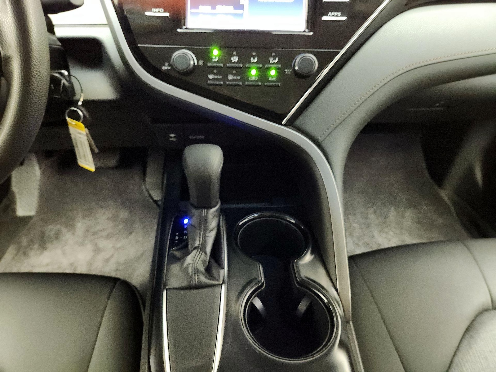 2018 Toyota Camry LE - Photo 18
