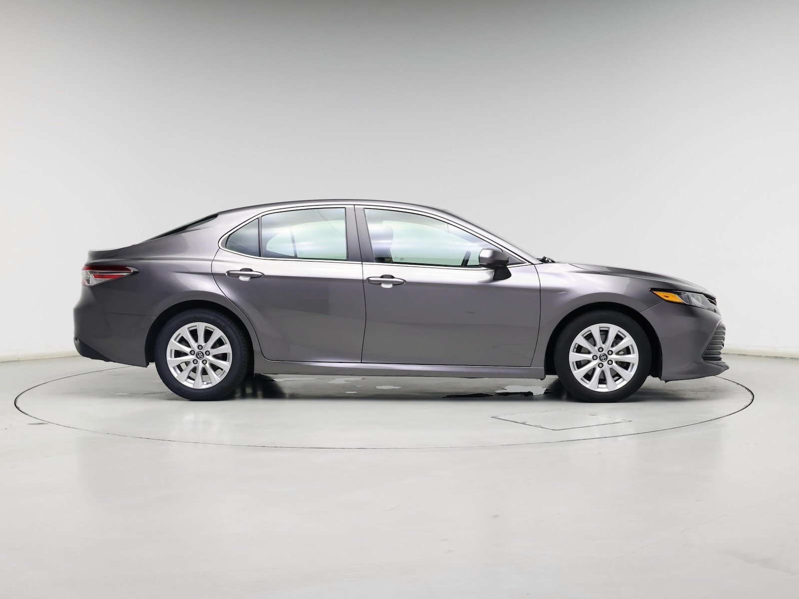 2018 Toyota Camry LE - Photo 8