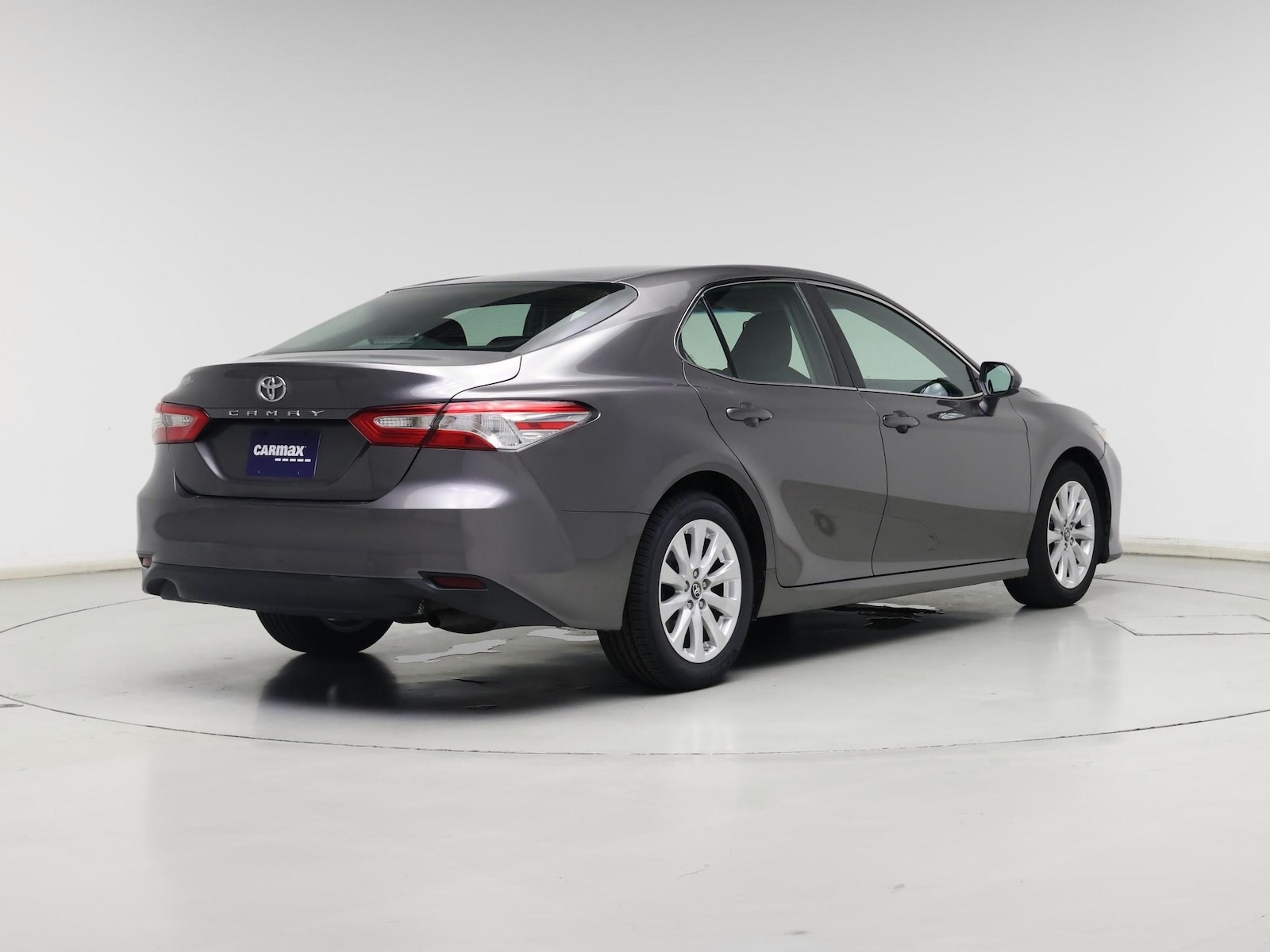 2018 Toyota Camry LE - Photo 9