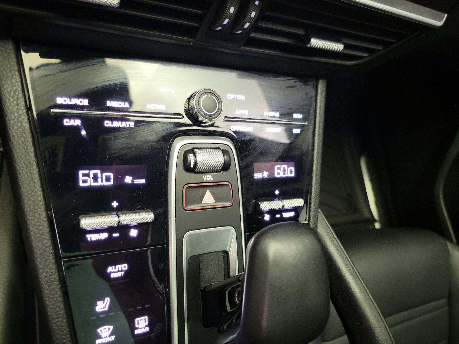 2023 Porsche Cayenne Platinum Edition - Photo 18
