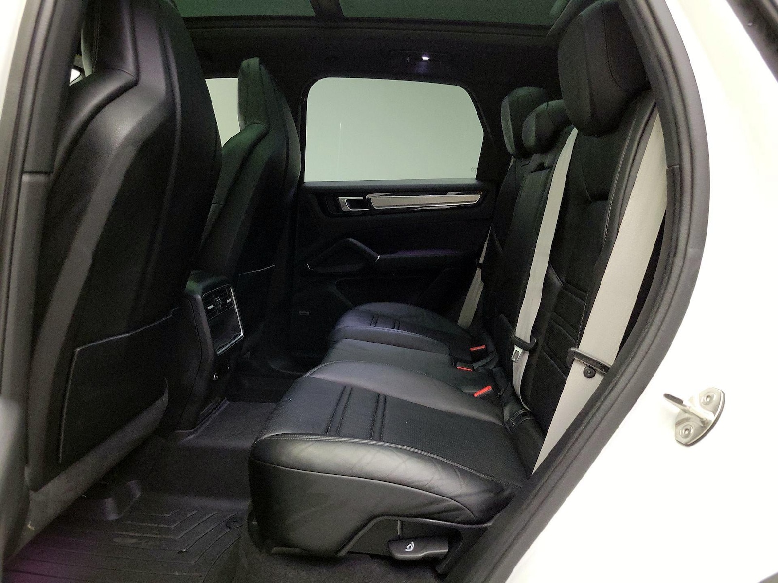 2023 Porsche Cayenne Platinum Edition - Photo 22