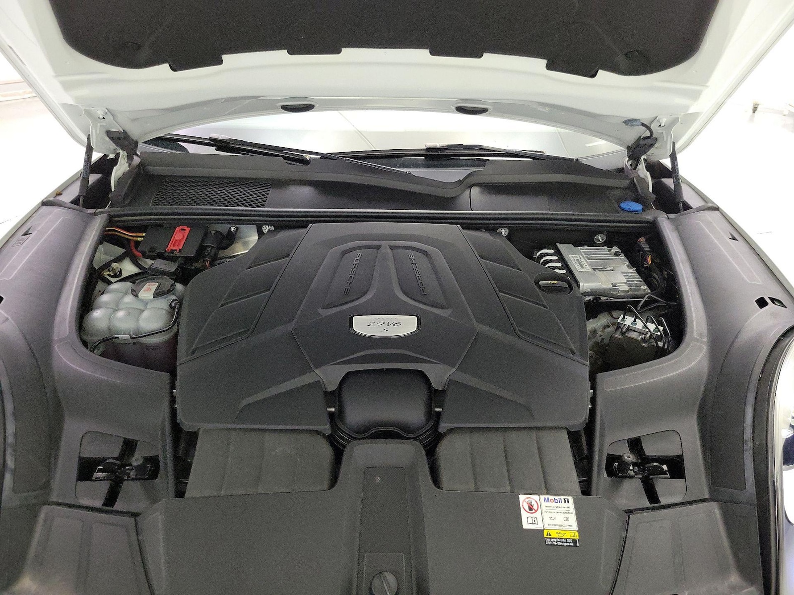 2023 Porsche Cayenne Platinum Edition - Photo 24