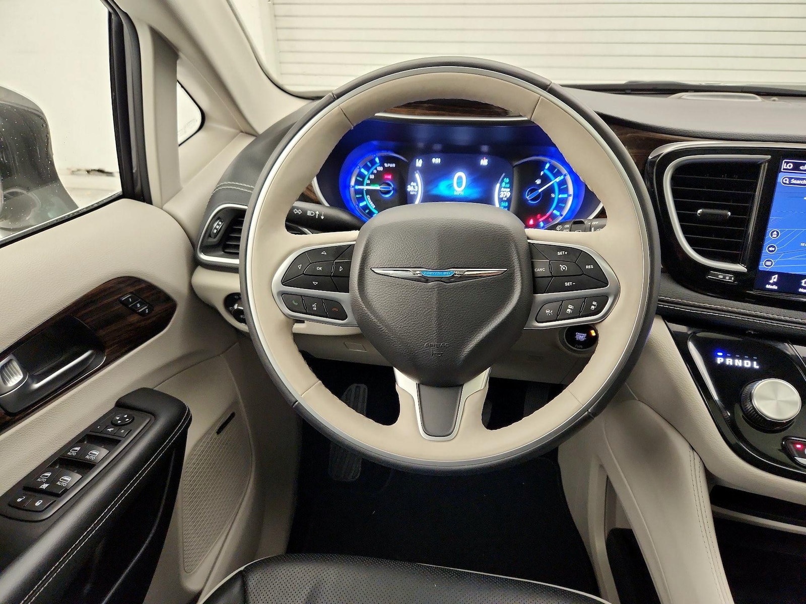 2021 Chrysler Pacifica Hybrid Limited - Photo 11