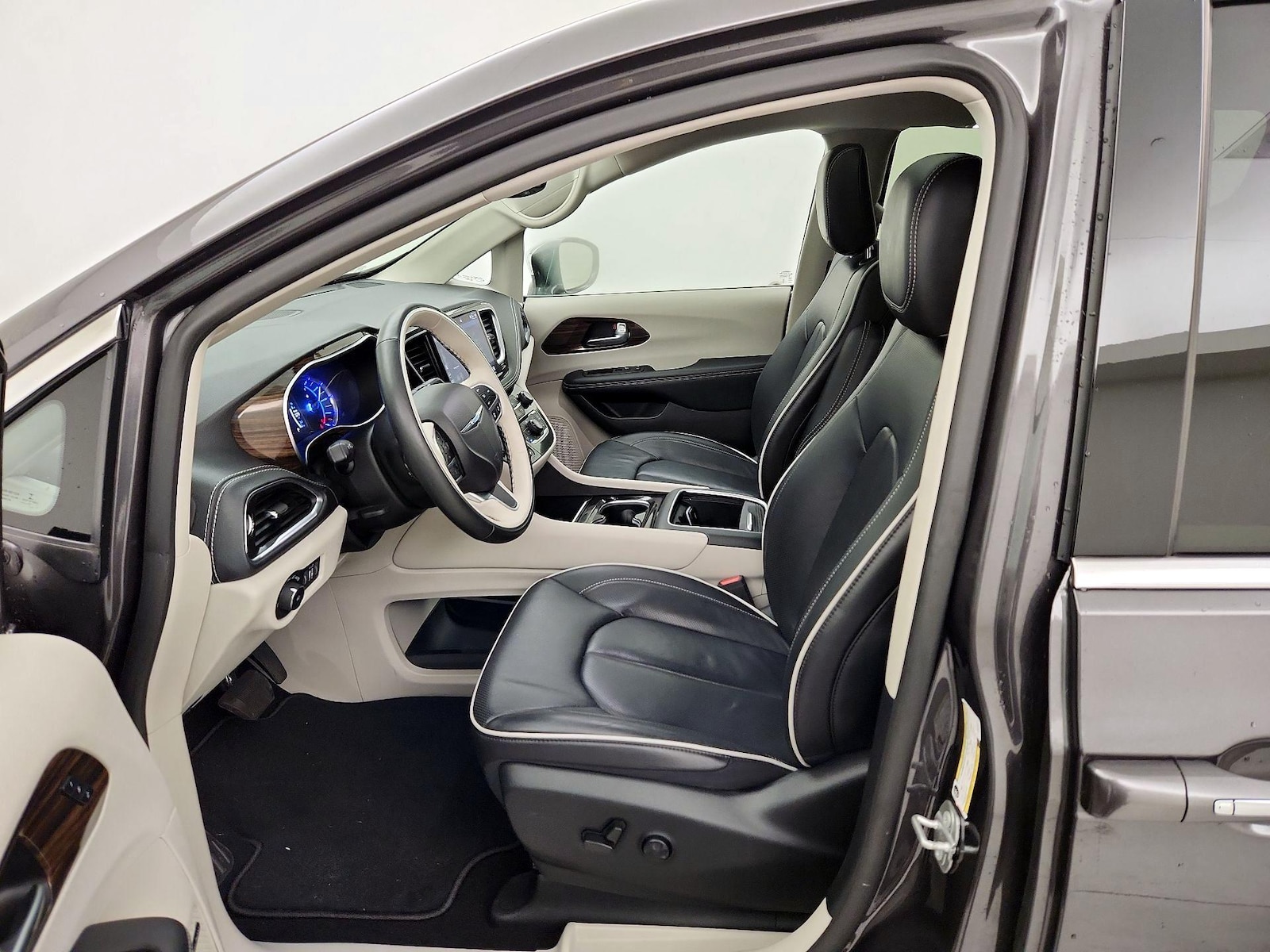2021 Chrysler Pacifica Hybrid Limited - Photo 12