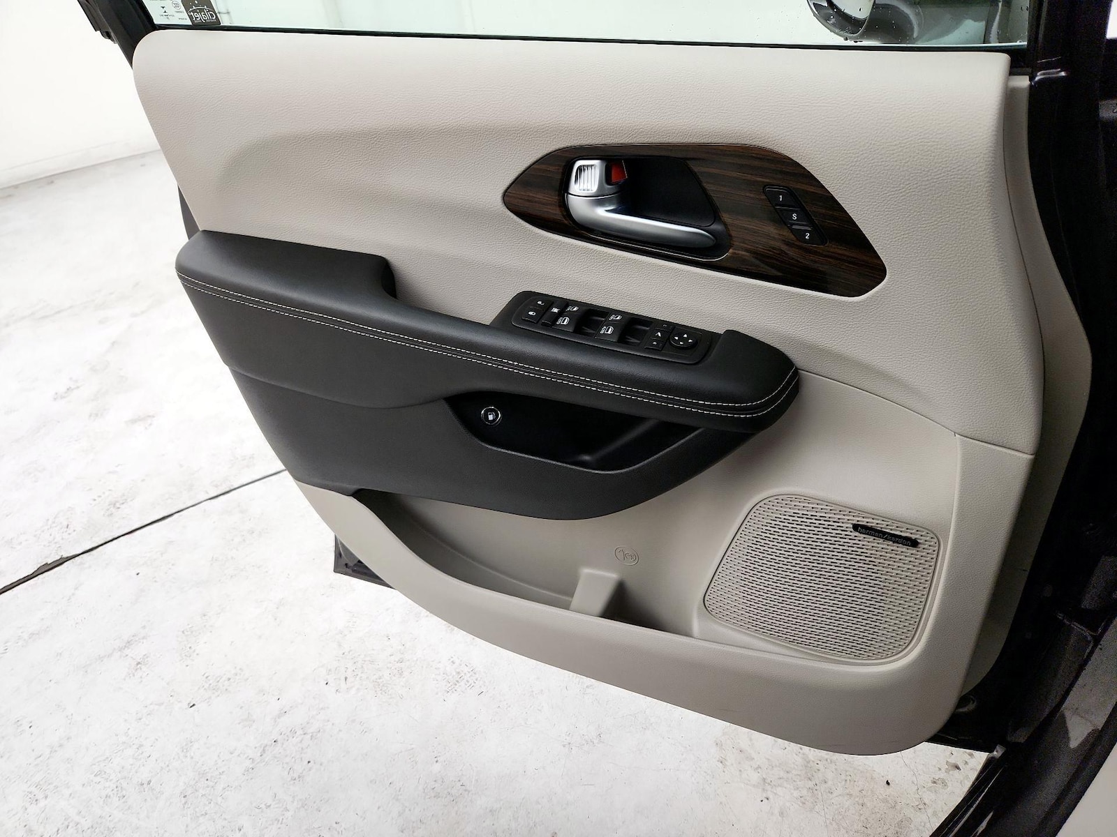 2021 Chrysler Pacifica Hybrid Limited - Photo 13
