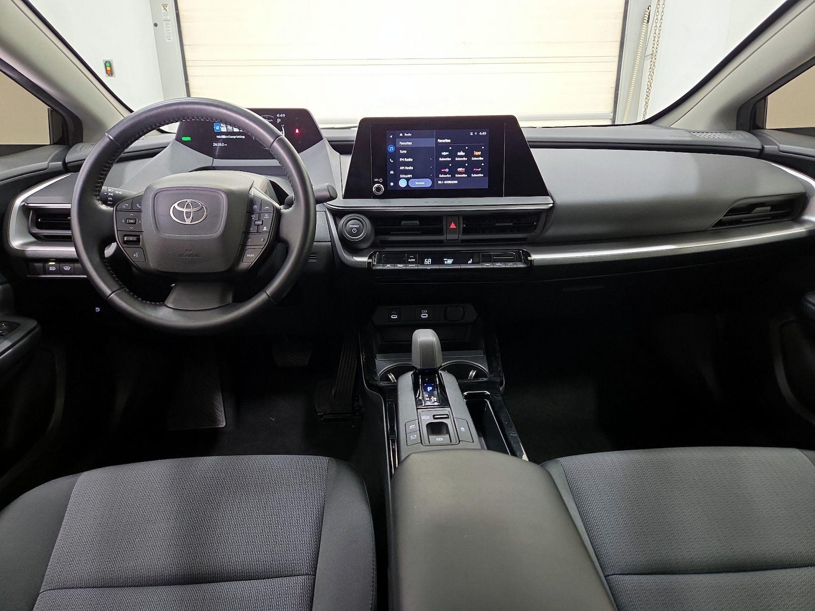 2024 Toyota Prius LE - Photo 10