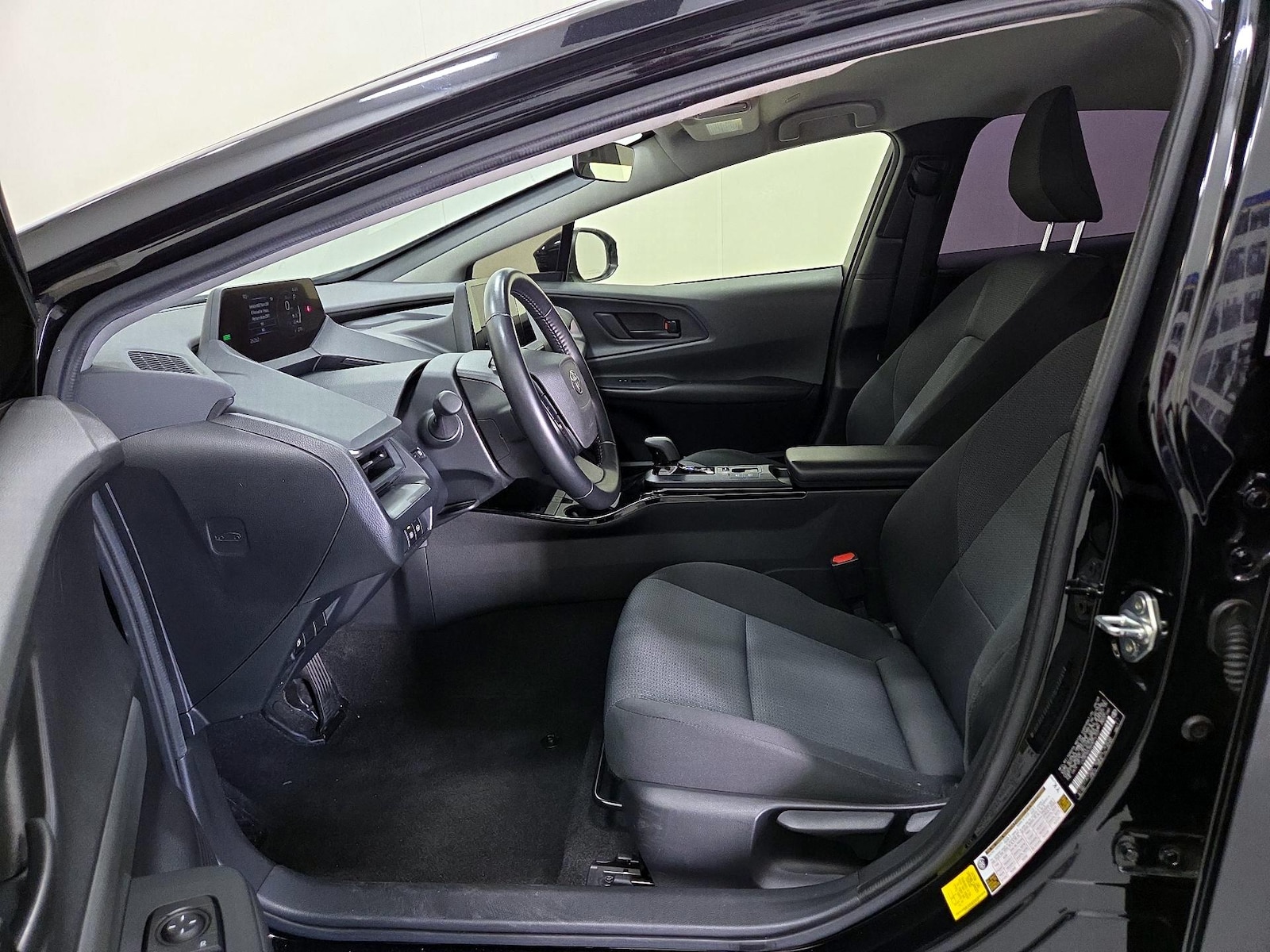 2024 Toyota Prius LE - Photo 12