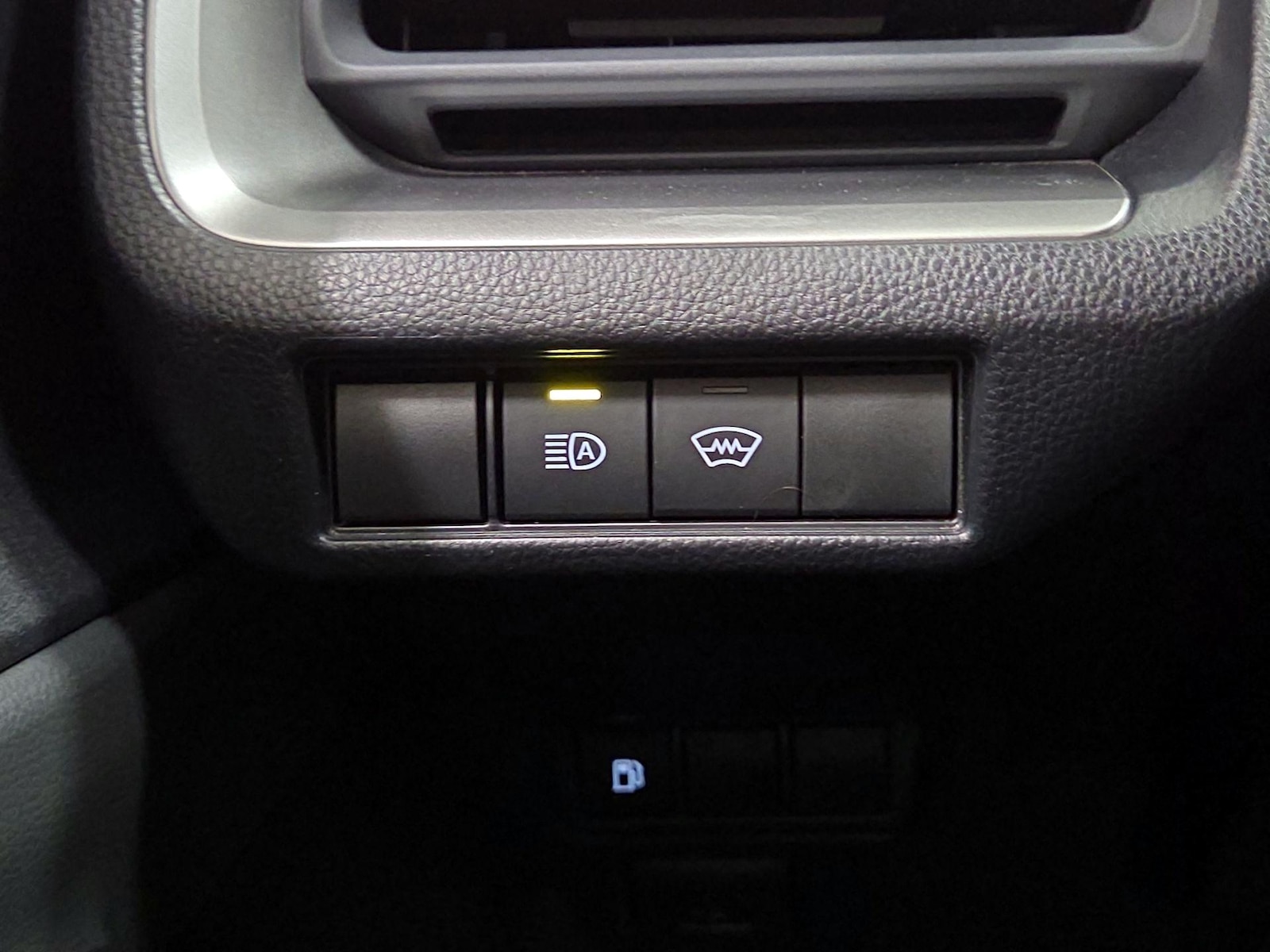 2024 Toyota Prius LE - Photo 14