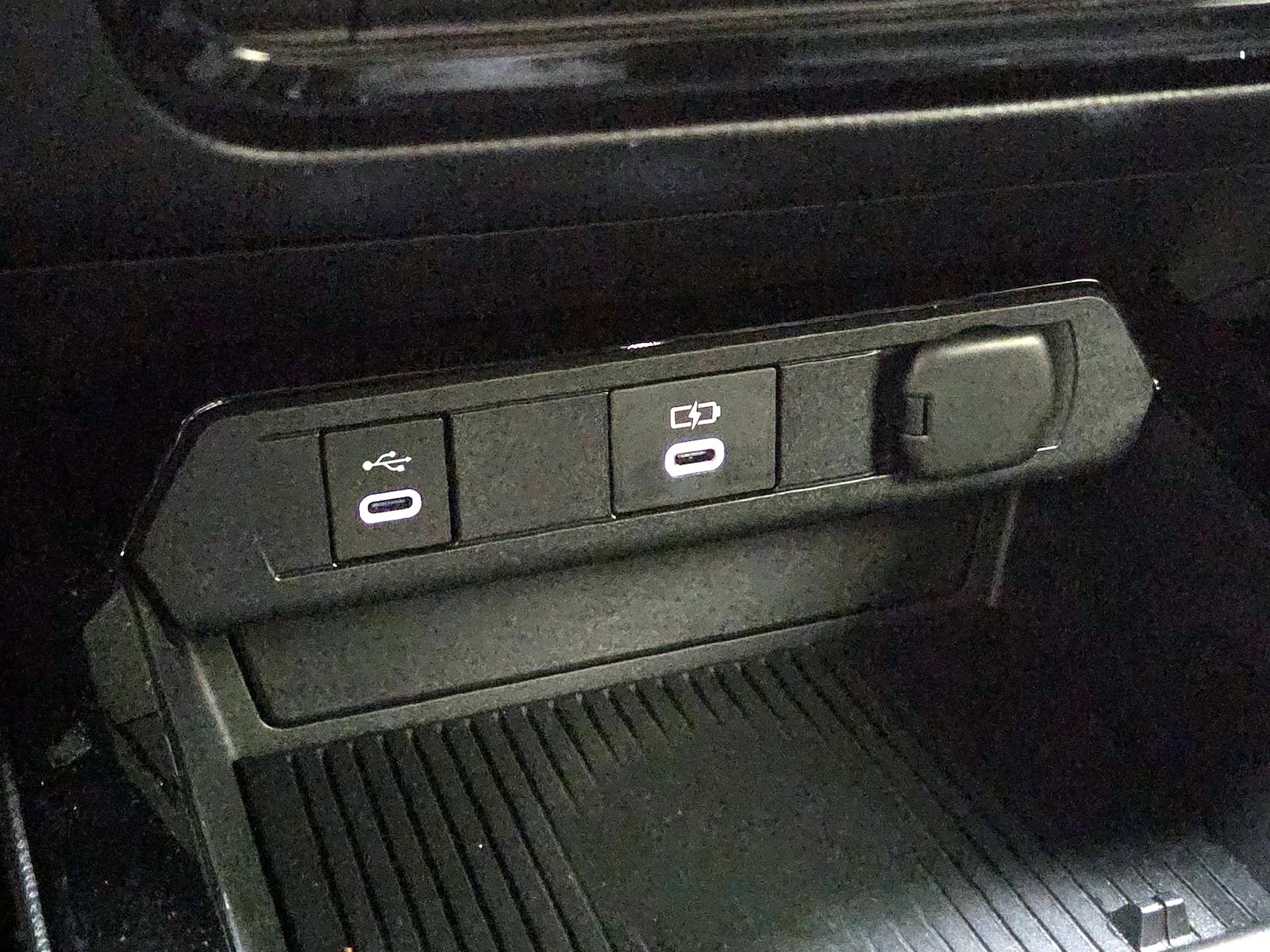 2024 Toyota Prius LE - Photo 19