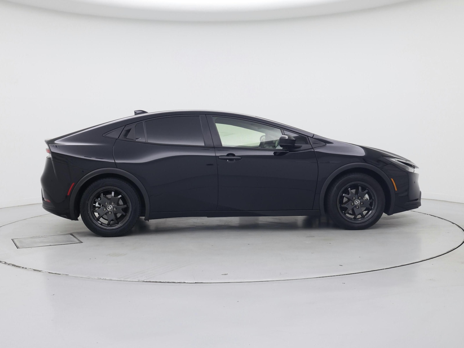 2024 Toyota Prius LE - Photo 8