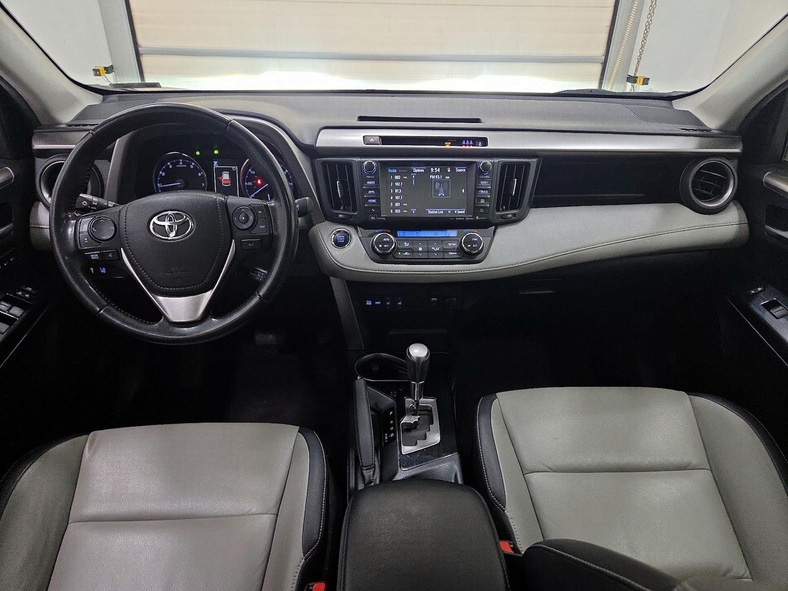 2018 Toyota RAV4 Limited - Photo 10