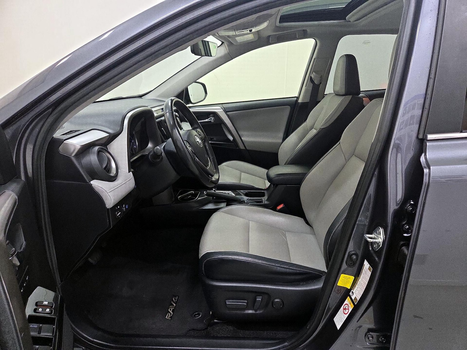 2018 Toyota RAV4 Limited - Photo 12