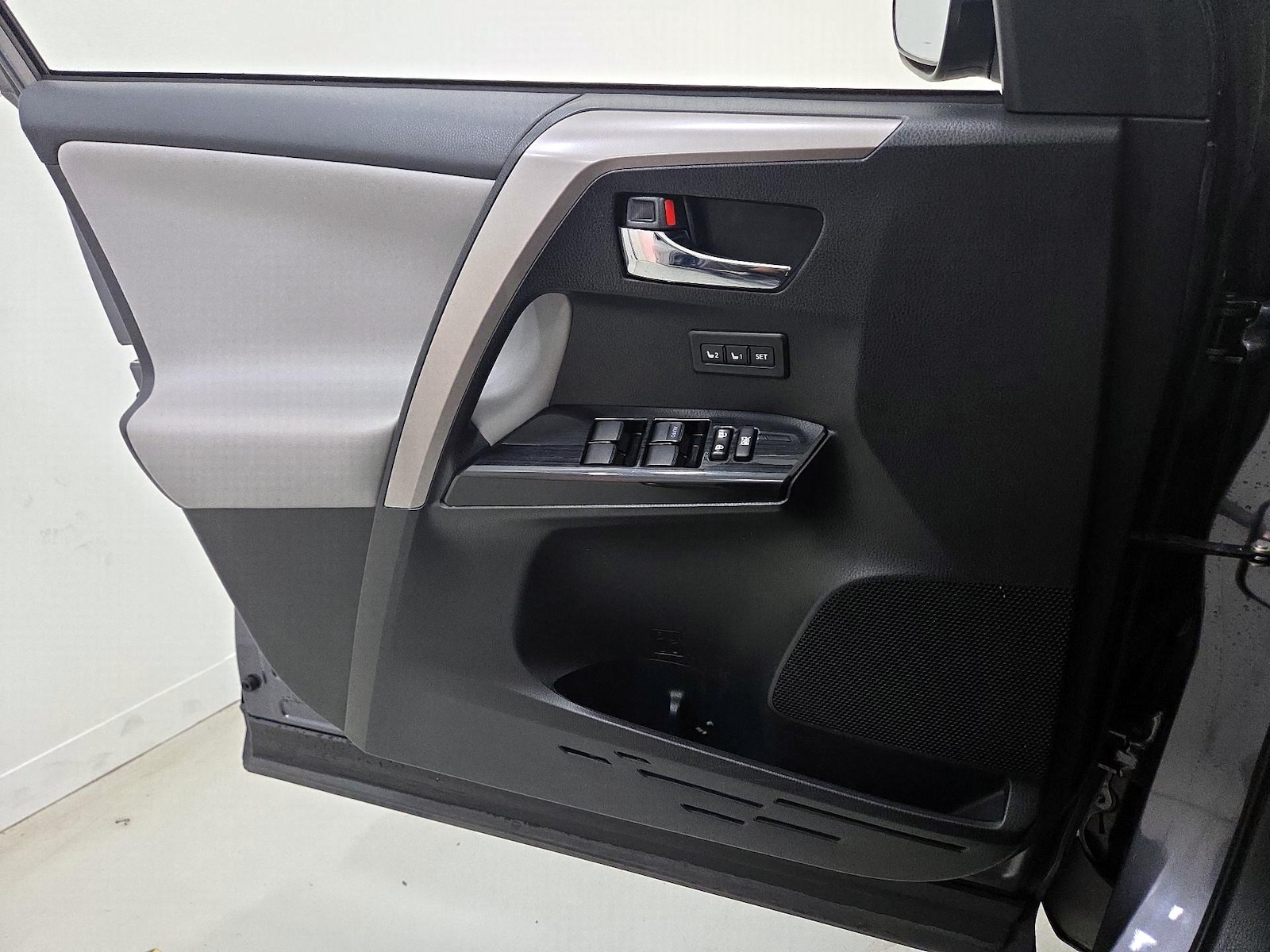 2018 Toyota RAV4 Limited - Photo 13