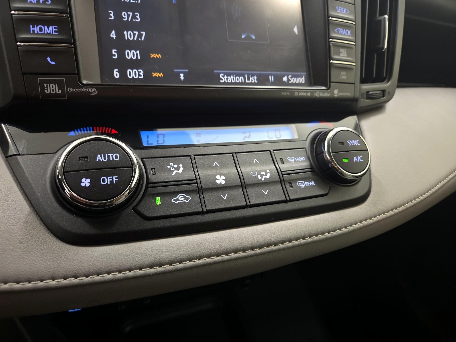 2018 Toyota RAV4 Limited - Photo 17