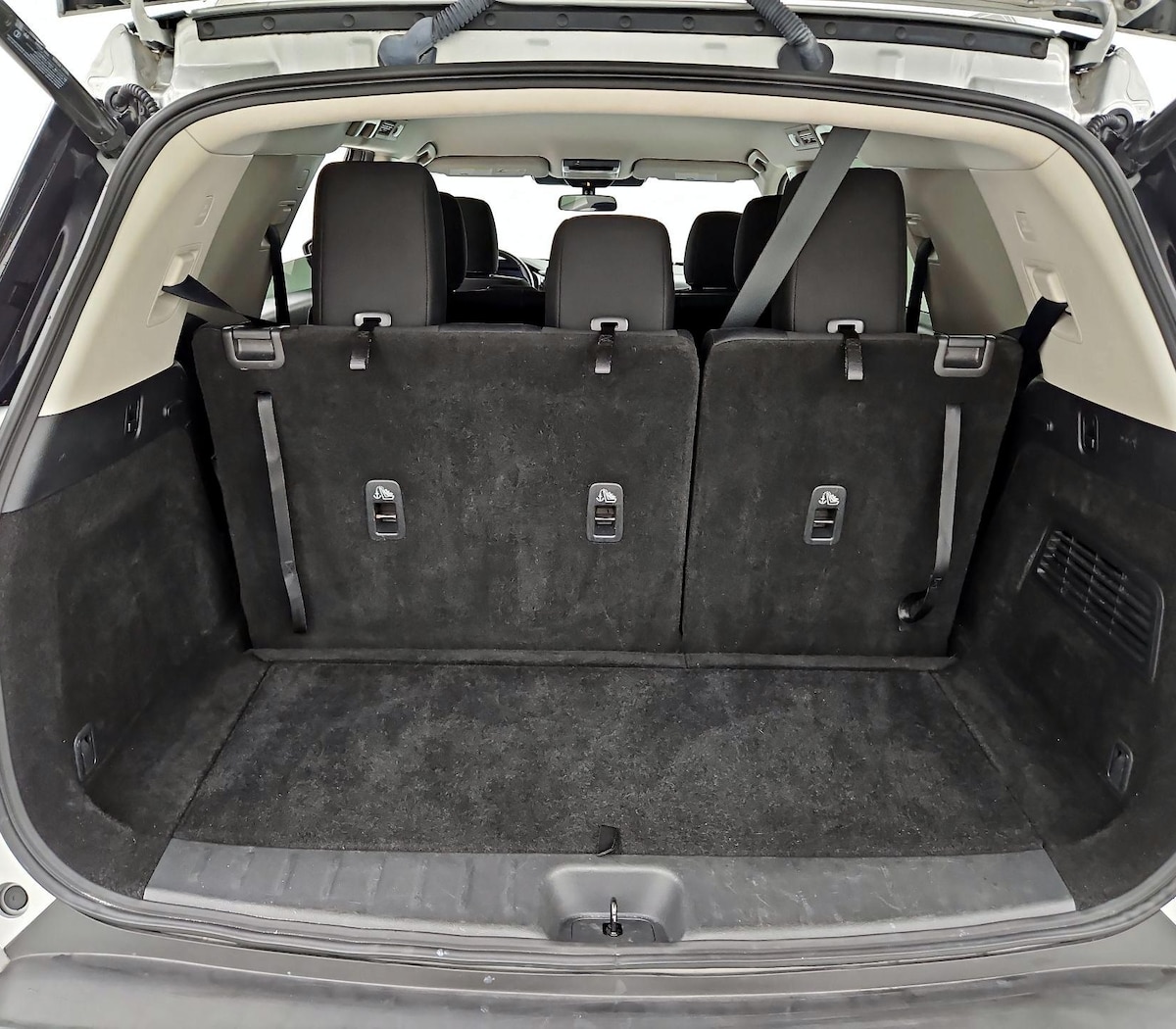 Trunk/Cargo (Seats Up)