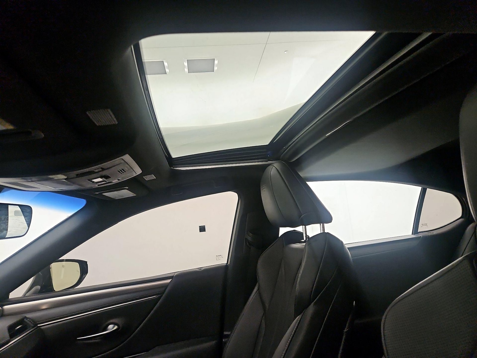 Sunroof(s) & Overhead Airbags