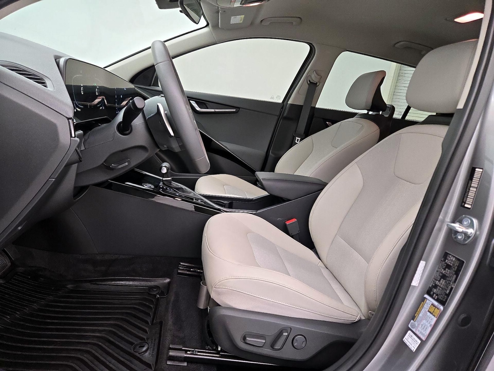 2023 Kia Niro EX - Photo 12