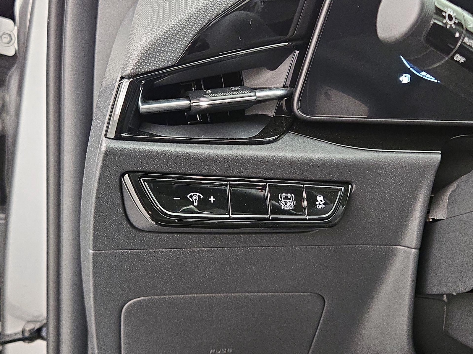 2023 Kia Niro EX - Photo 14