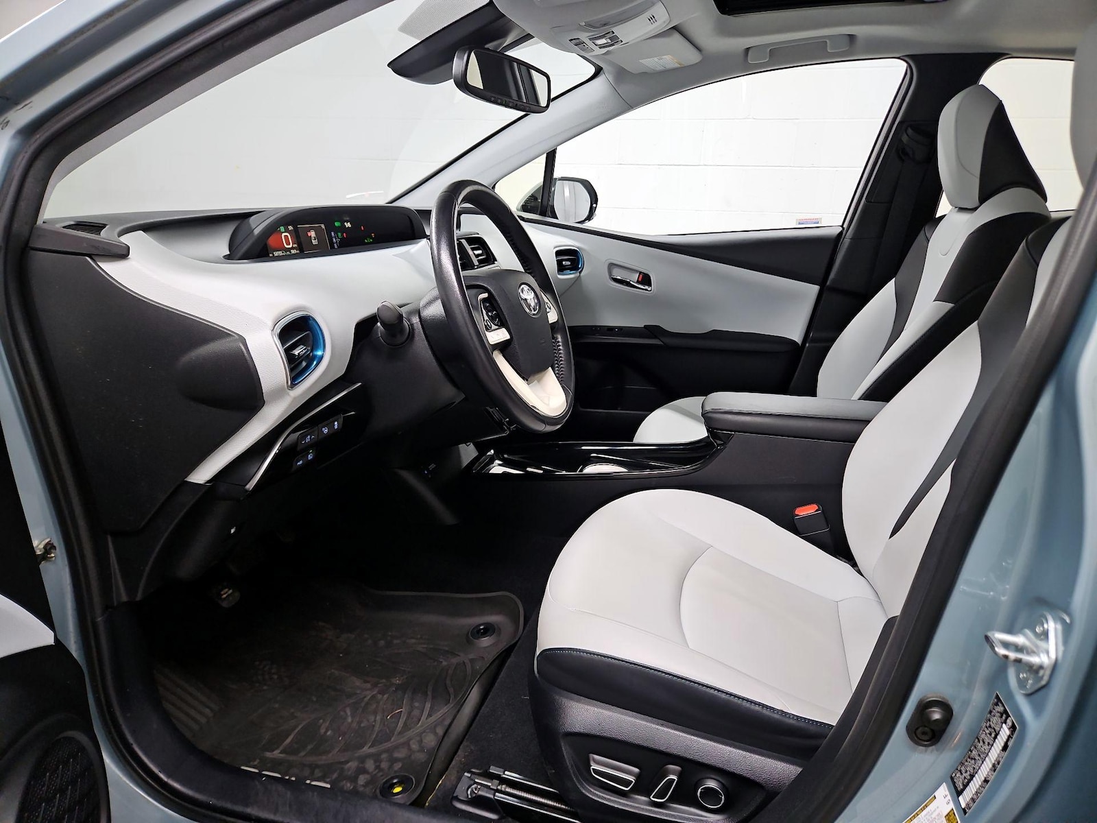 2016 Toyota Prius Four - Photo 12