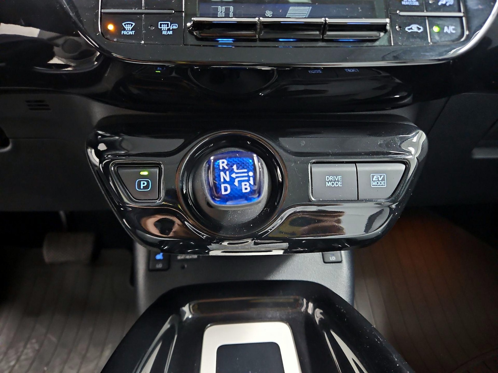 2016 Toyota Prius Four - Photo 19