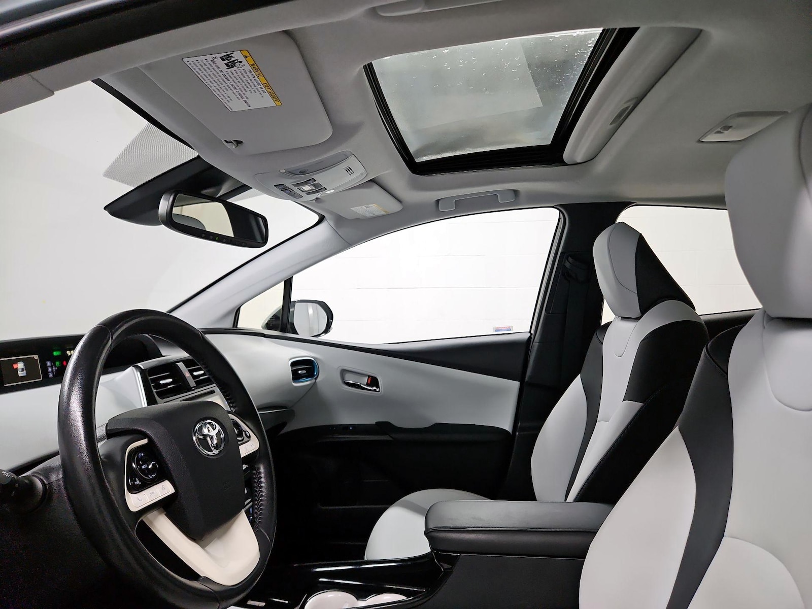 2016 Toyota Prius Four - Photo 21