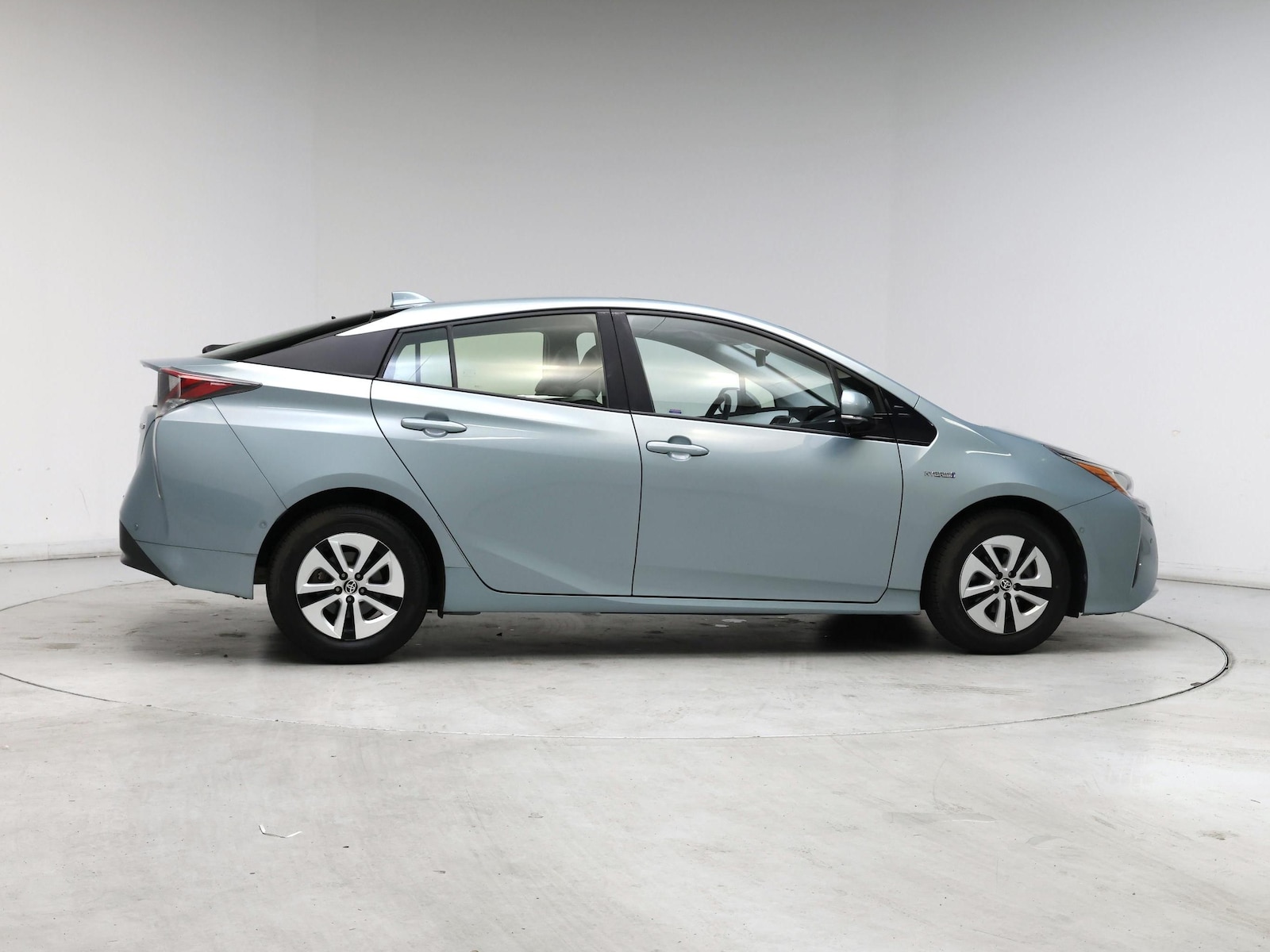 2016 Toyota Prius Four - Photo 8