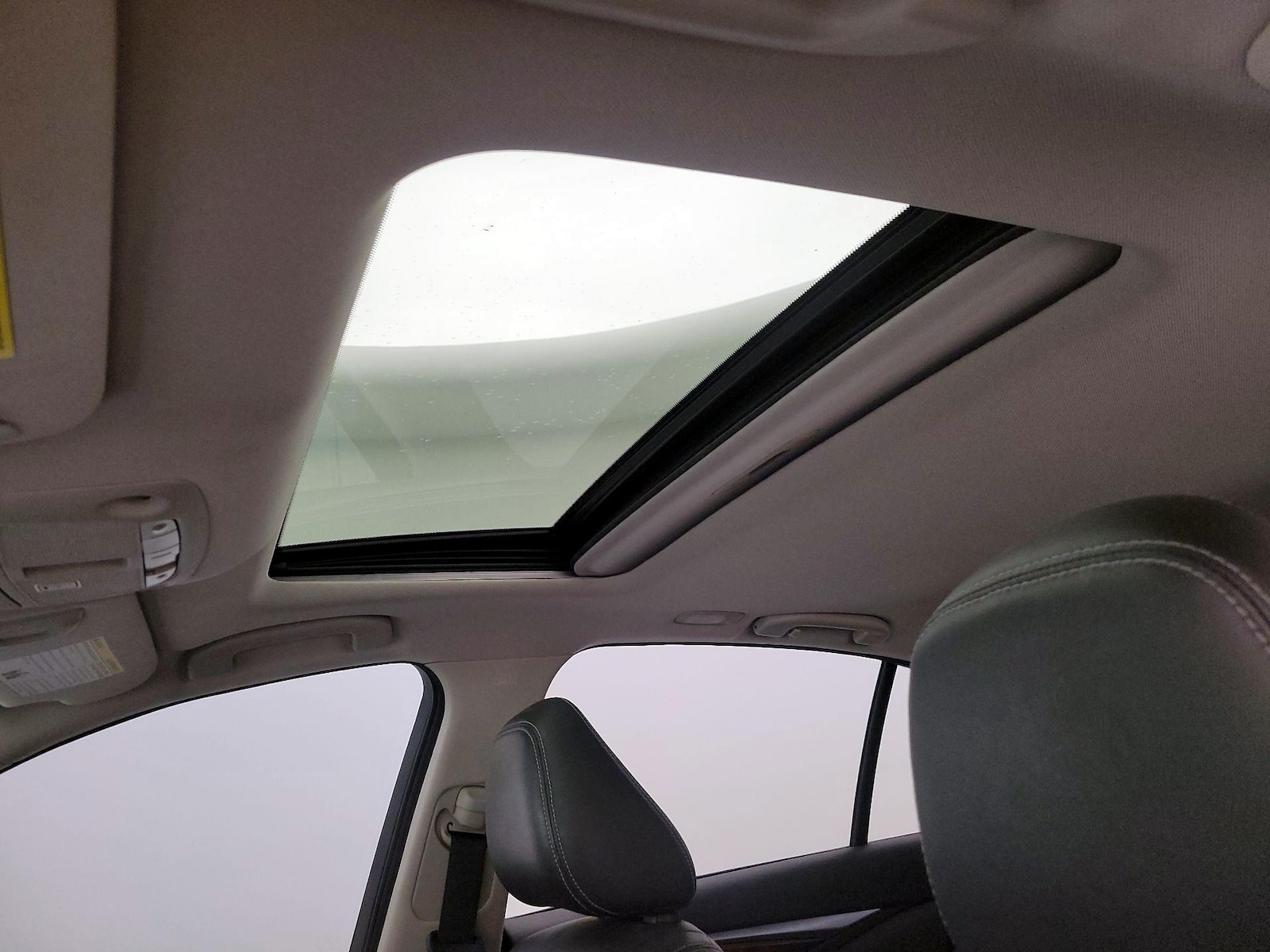 Sunroof(s) & Overhead Airbags