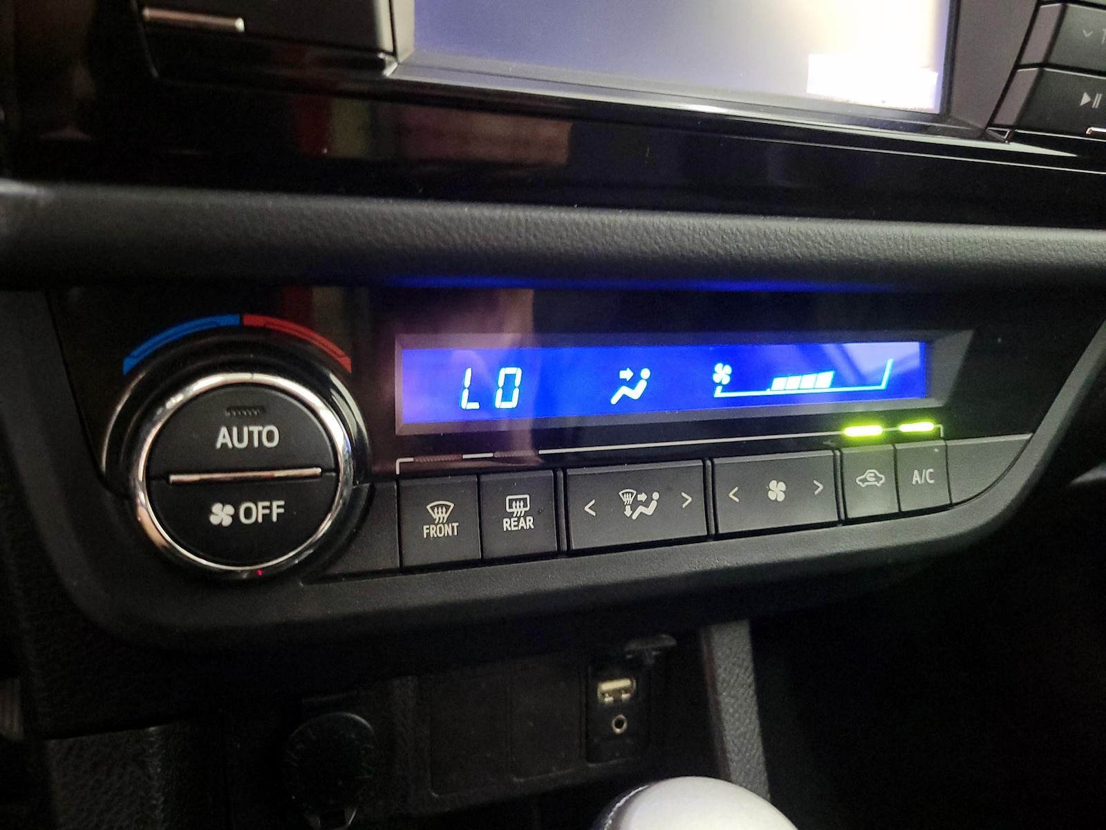 2015 Toyota Corolla S Plus - Photo 17
