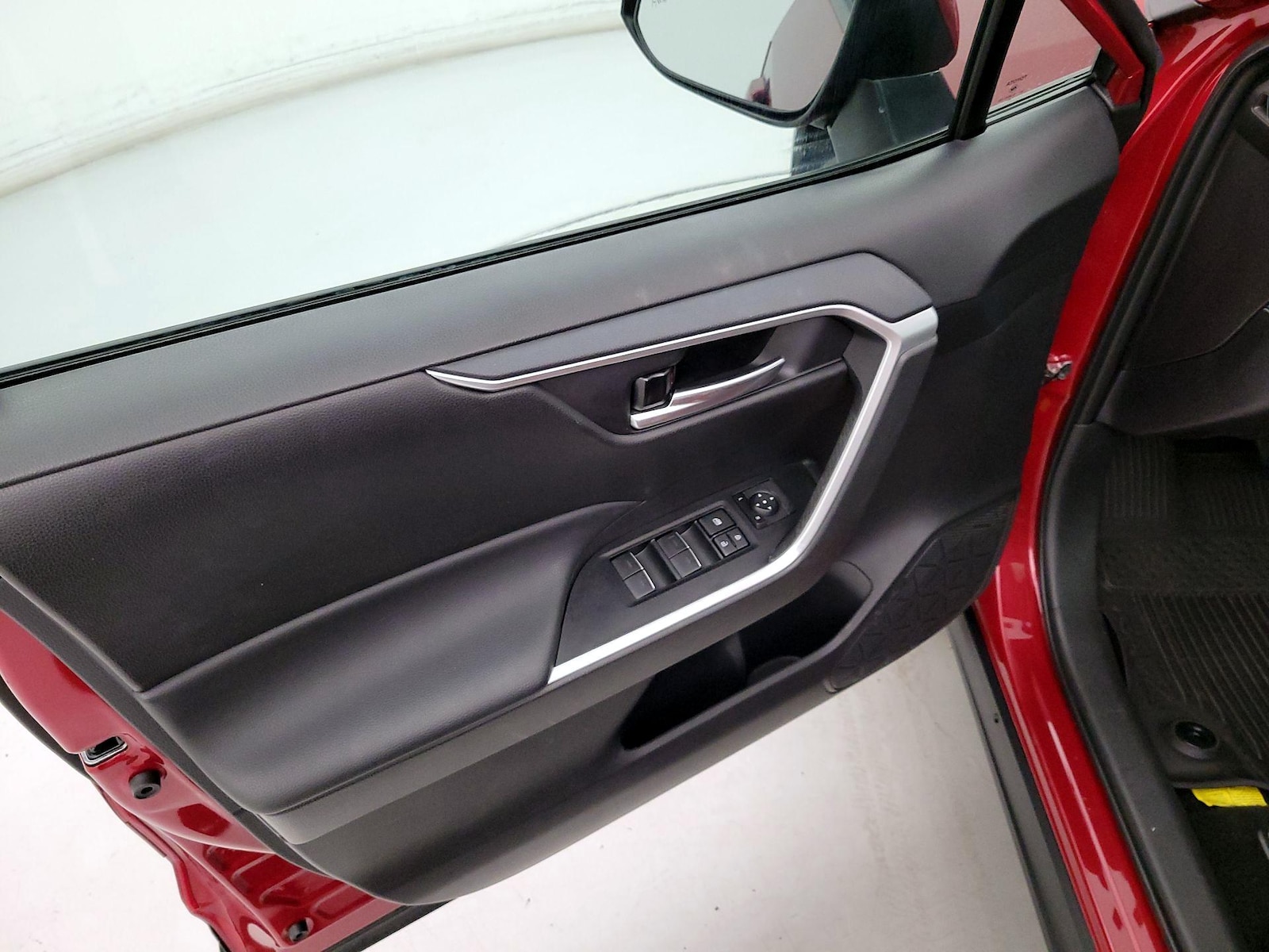 2025 Toyota RAV4 XLE Premium - Photo 13