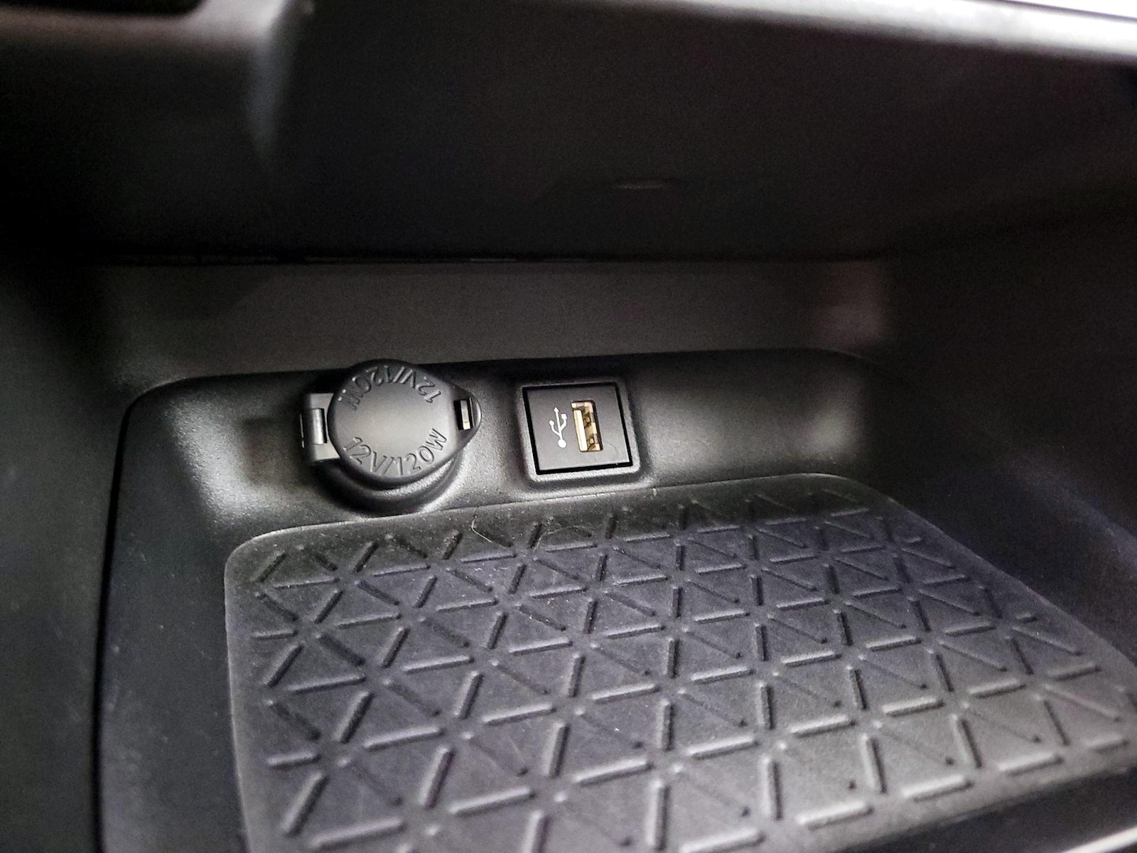 2025 Toyota RAV4 XLE Premium - Photo 18