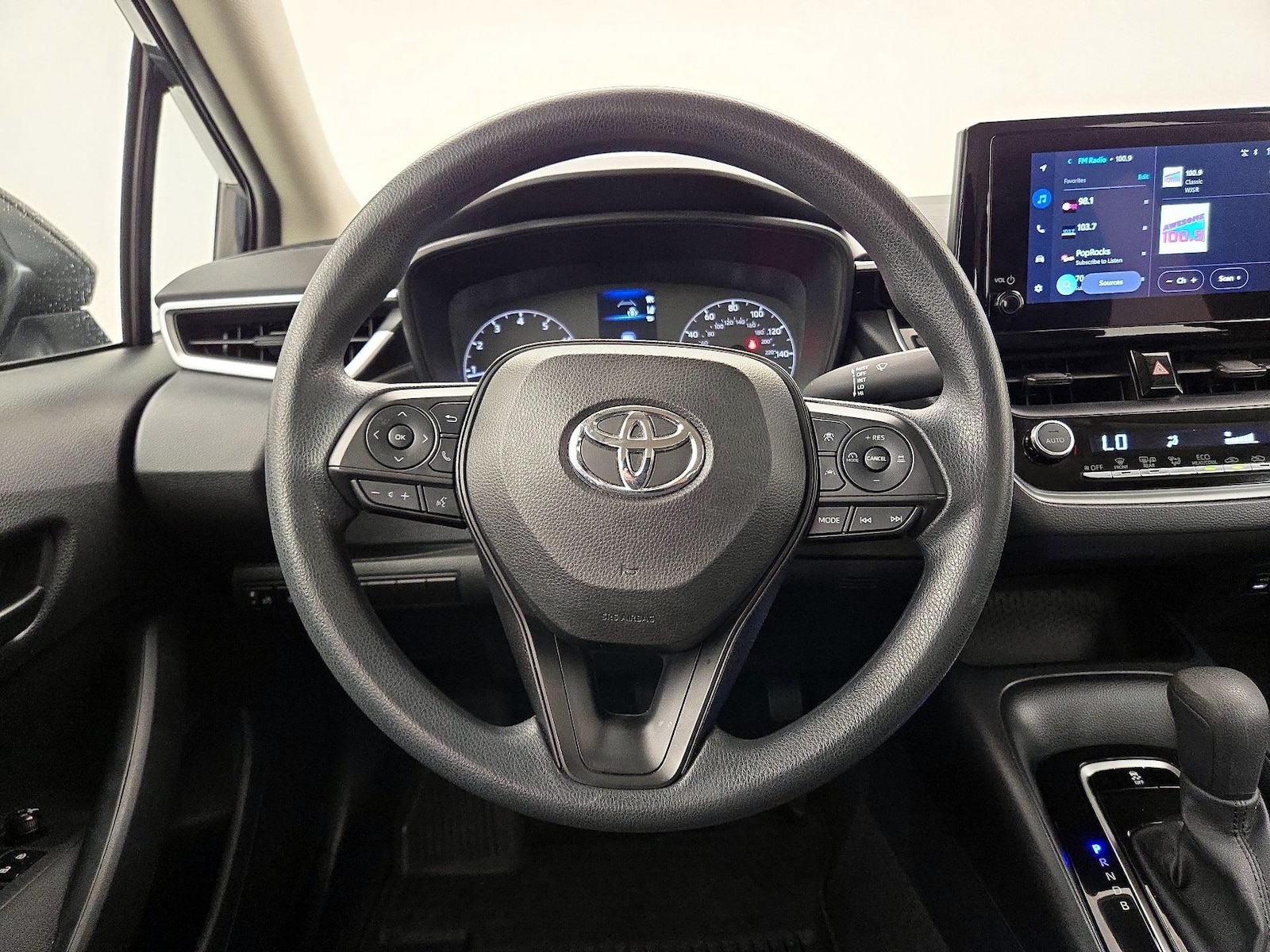 2023 Toyota Corolla LE - Photo 11