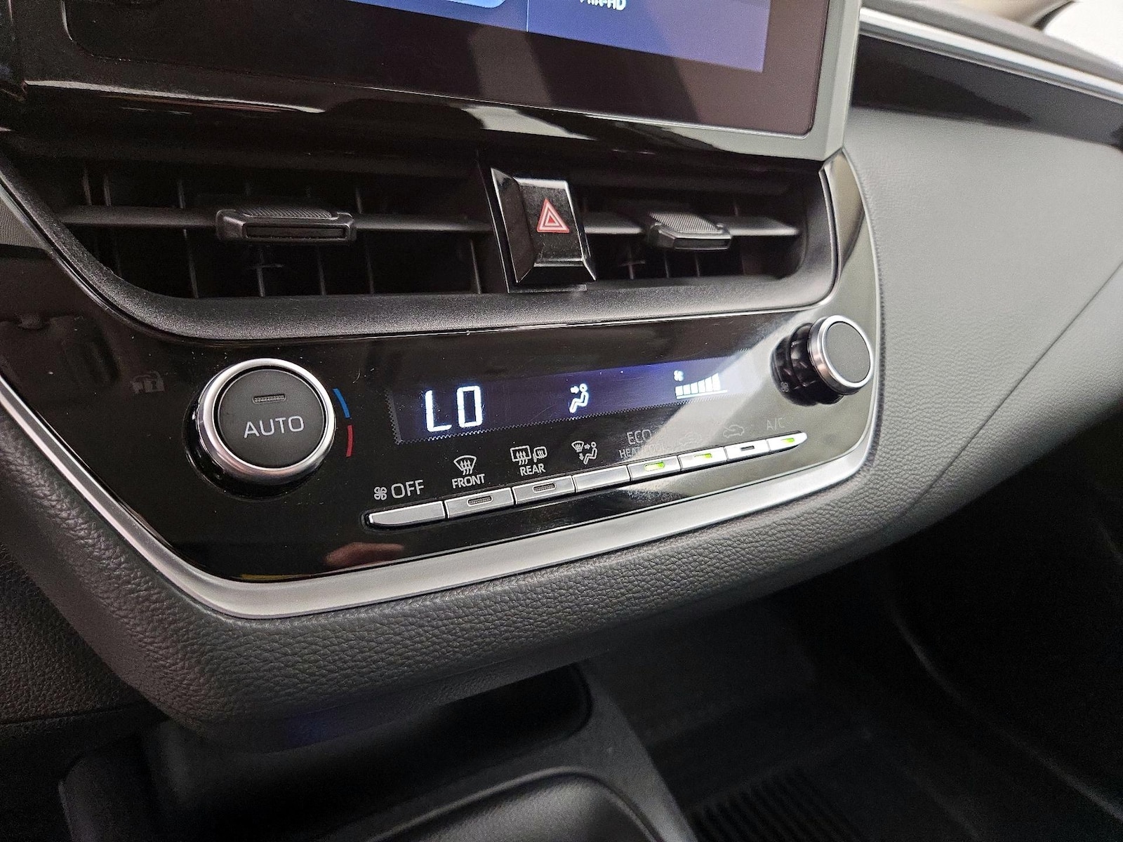 2023 Toyota Corolla LE - Photo 17
